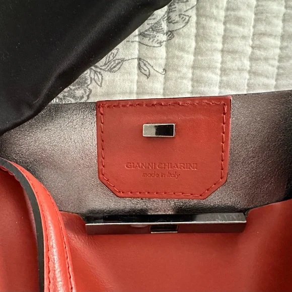 Genuine Gianni Chiarini rusty orange crossbody/shoulder bag. Made in Italy. - Picture 10 of 16